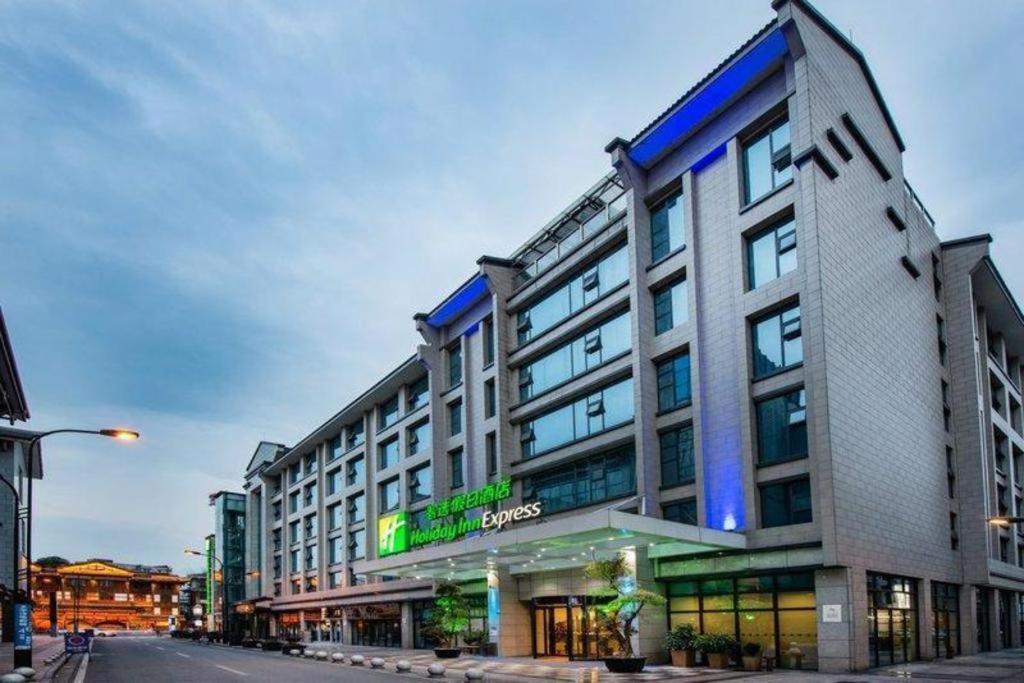 Holiday Inn Express Dujiangyan Ancient City Eksteriør bilde
